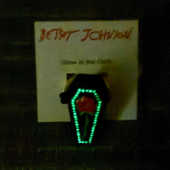 NEW | Betsey Johnson | HTF Ghoul Friends Glow-In-The-Dark Stretch Coffin Ring - Picture 3 of 8